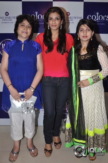 Raveena-Tandon-Launches-Waman-Hari-Pethe-Jewellers